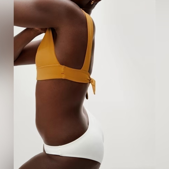 EVERLANE The Triangle Bikini Top Small NWT *sold out* - Picture 3 of 11